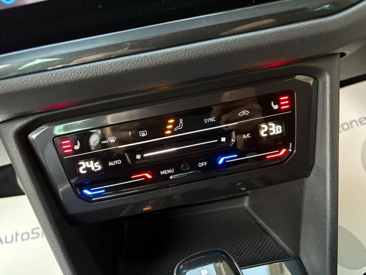 VOLKSWAGEN Tiguan 2.0 TDI 150 CV SCR DSG Life TELECAMERA - 15