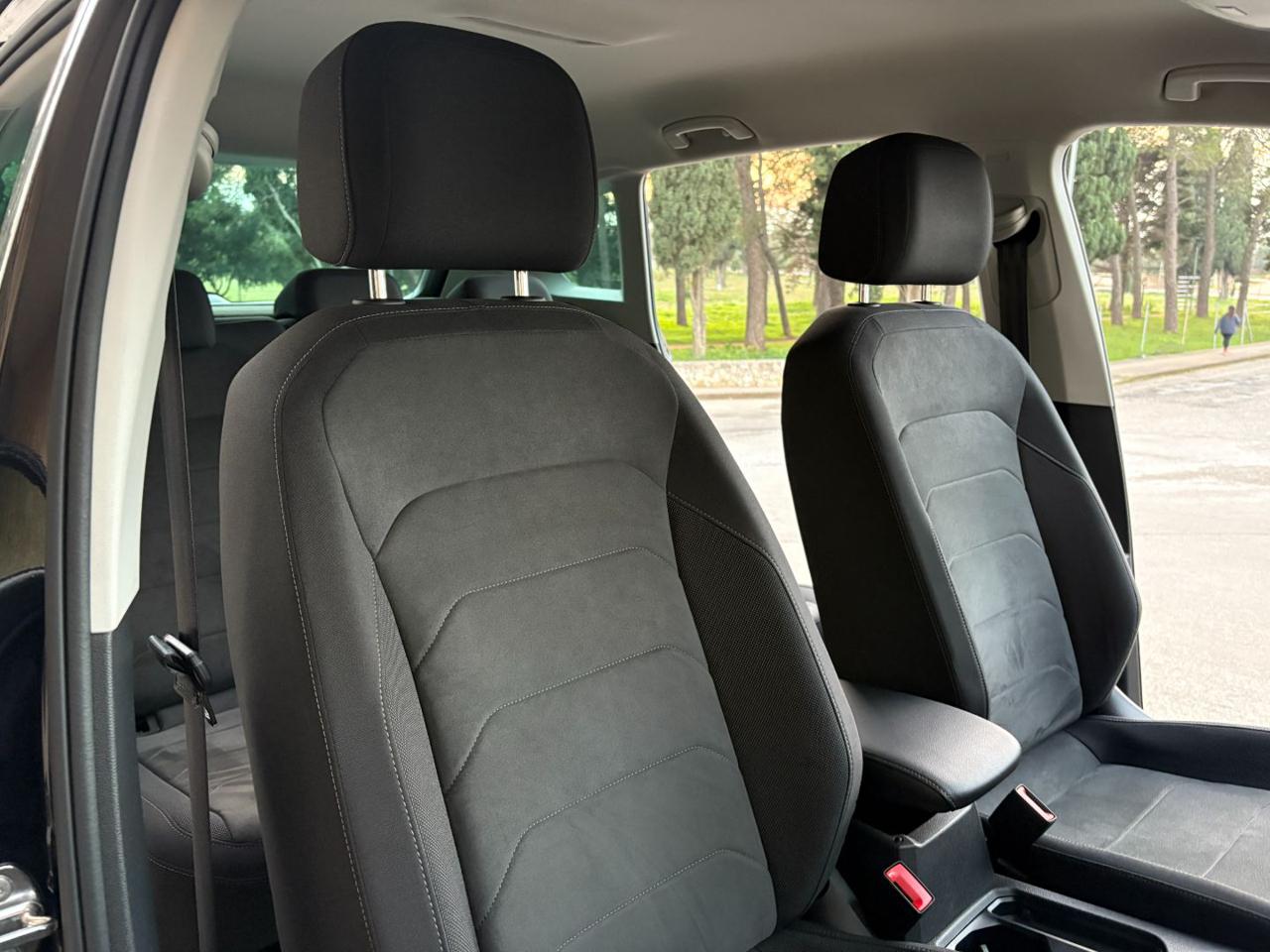 VOLKSWAGEN Tiguan 2.0 TDI 150 CV SCR DSG Life TELECAMERA - 10