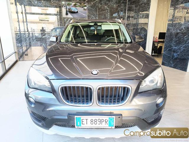 BMW X1 Gris foncé Pastel