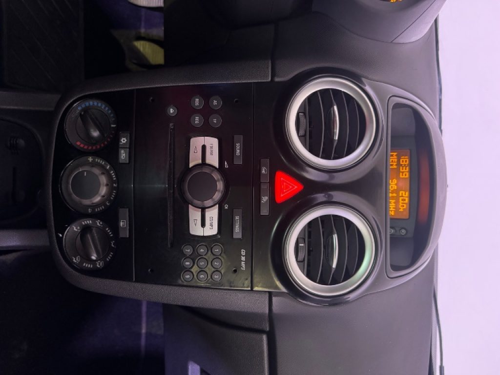 OPEL Corsa 1.2 5 porte Cosmo - 10