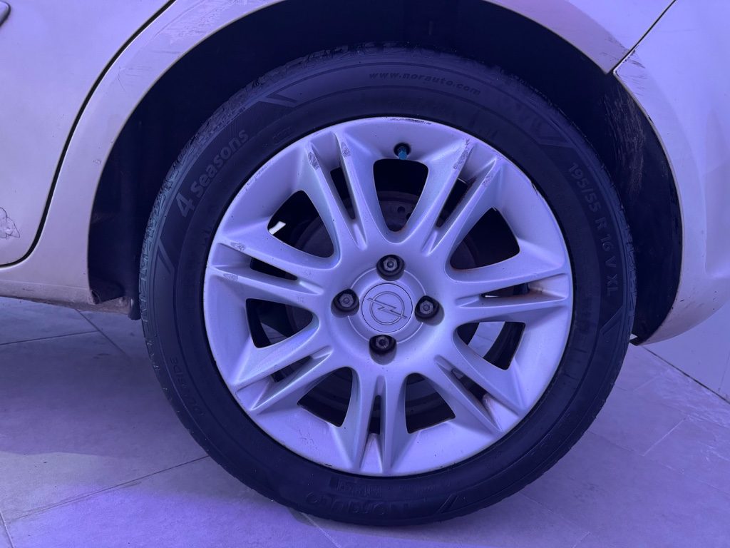 OPEL Corsa 1.2 5 porte Cosmo - 12