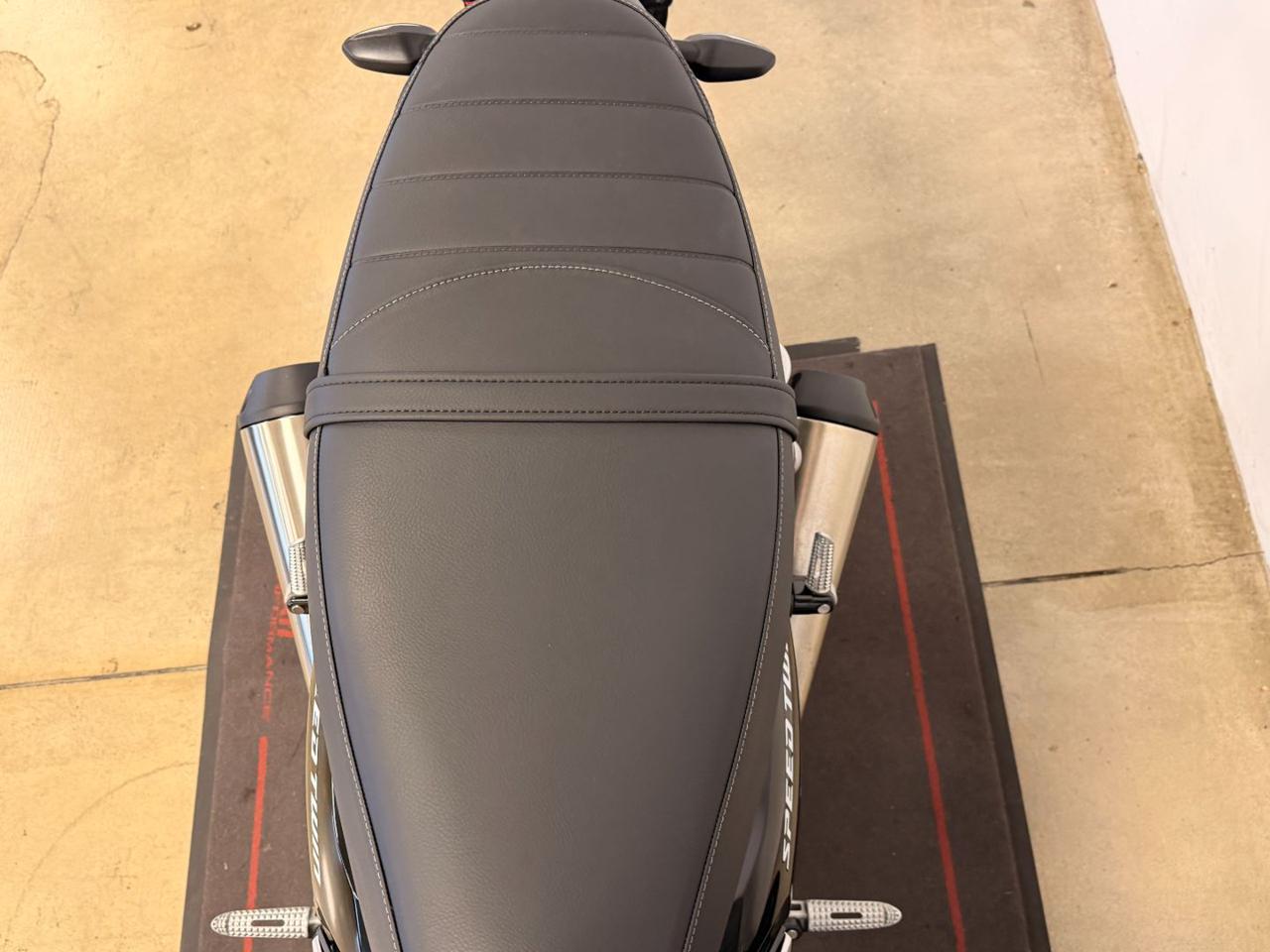 TRIUMPH Speed Twin 1200 - 9