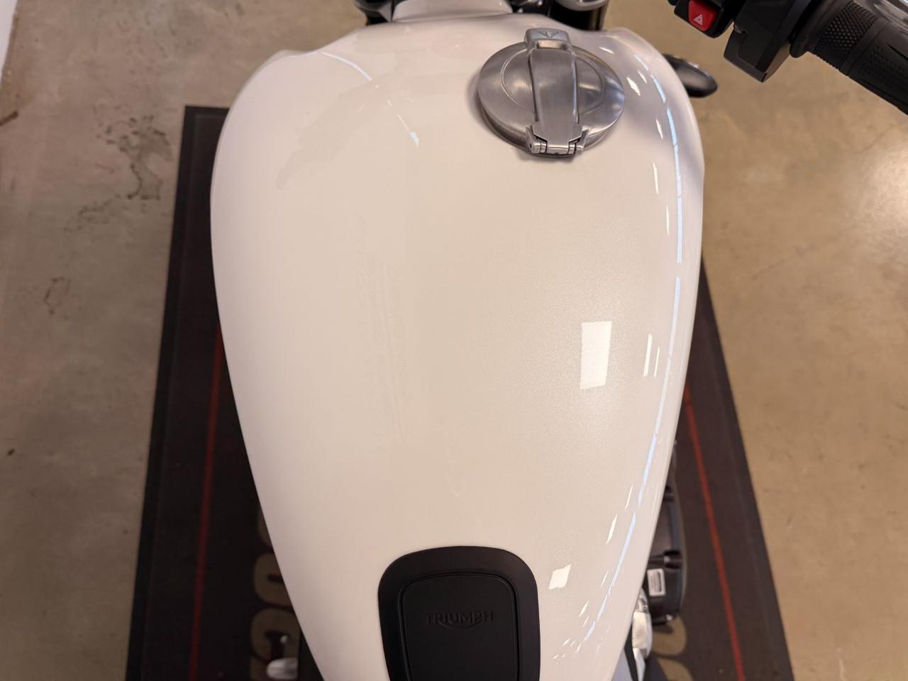 TRIUMPH Speed Twin 1200 - 10