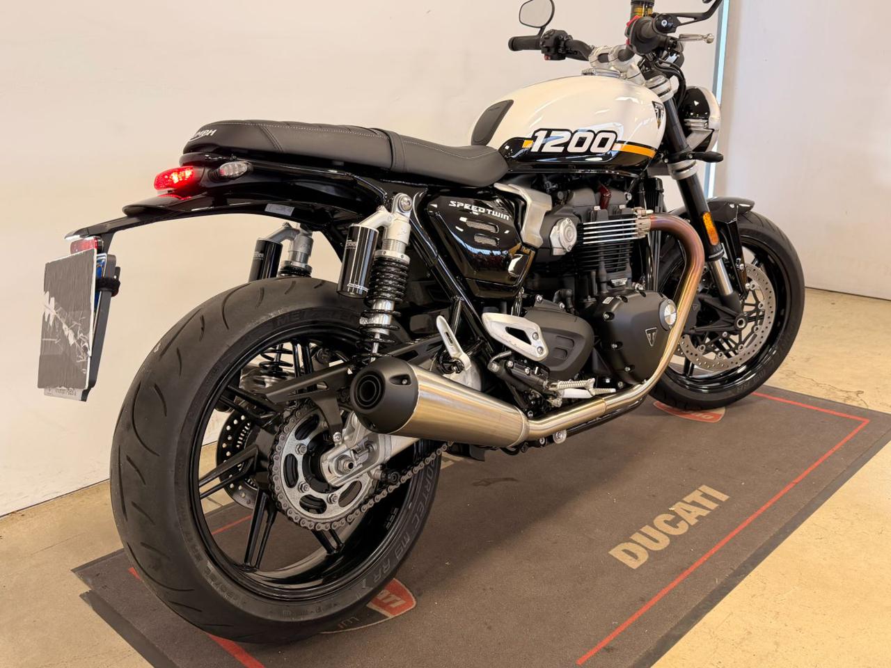 TRIUMPH Speed Twin 1200 - 6