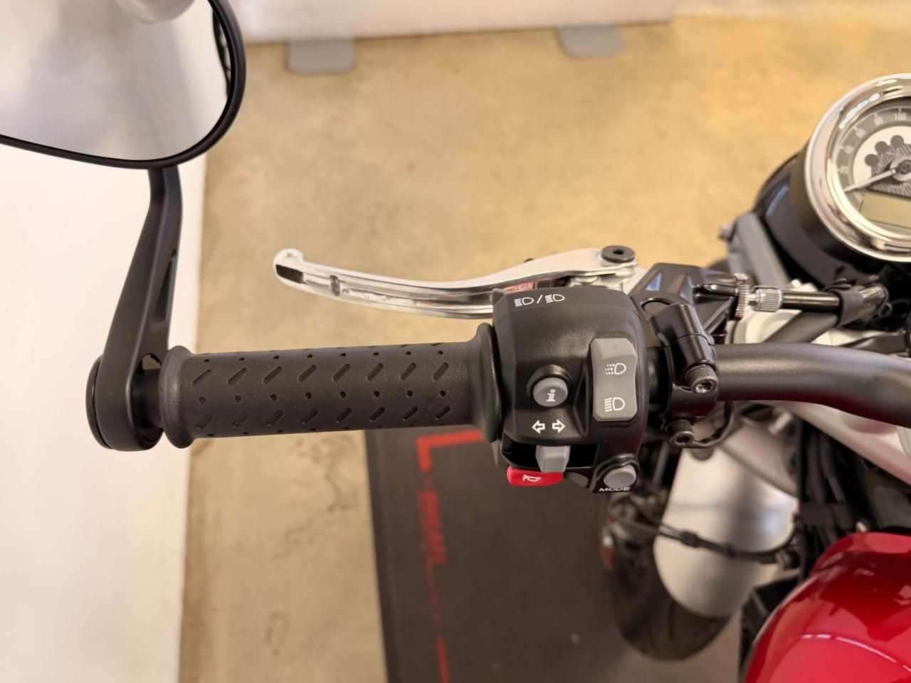 TRIUMPH Speed Twin 1200 - 13