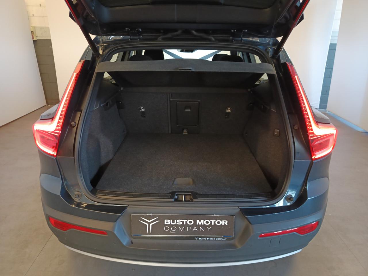 VOLVO XC40 T2 Automatico Momentum - 10