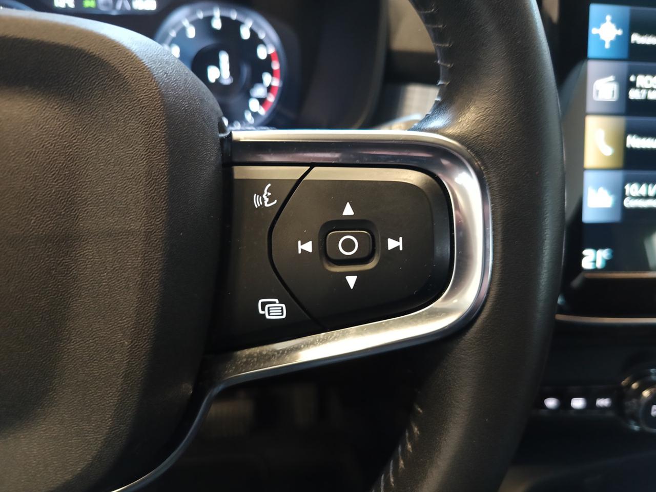 VOLVO XC40 T2 Automatico Momentum - 17