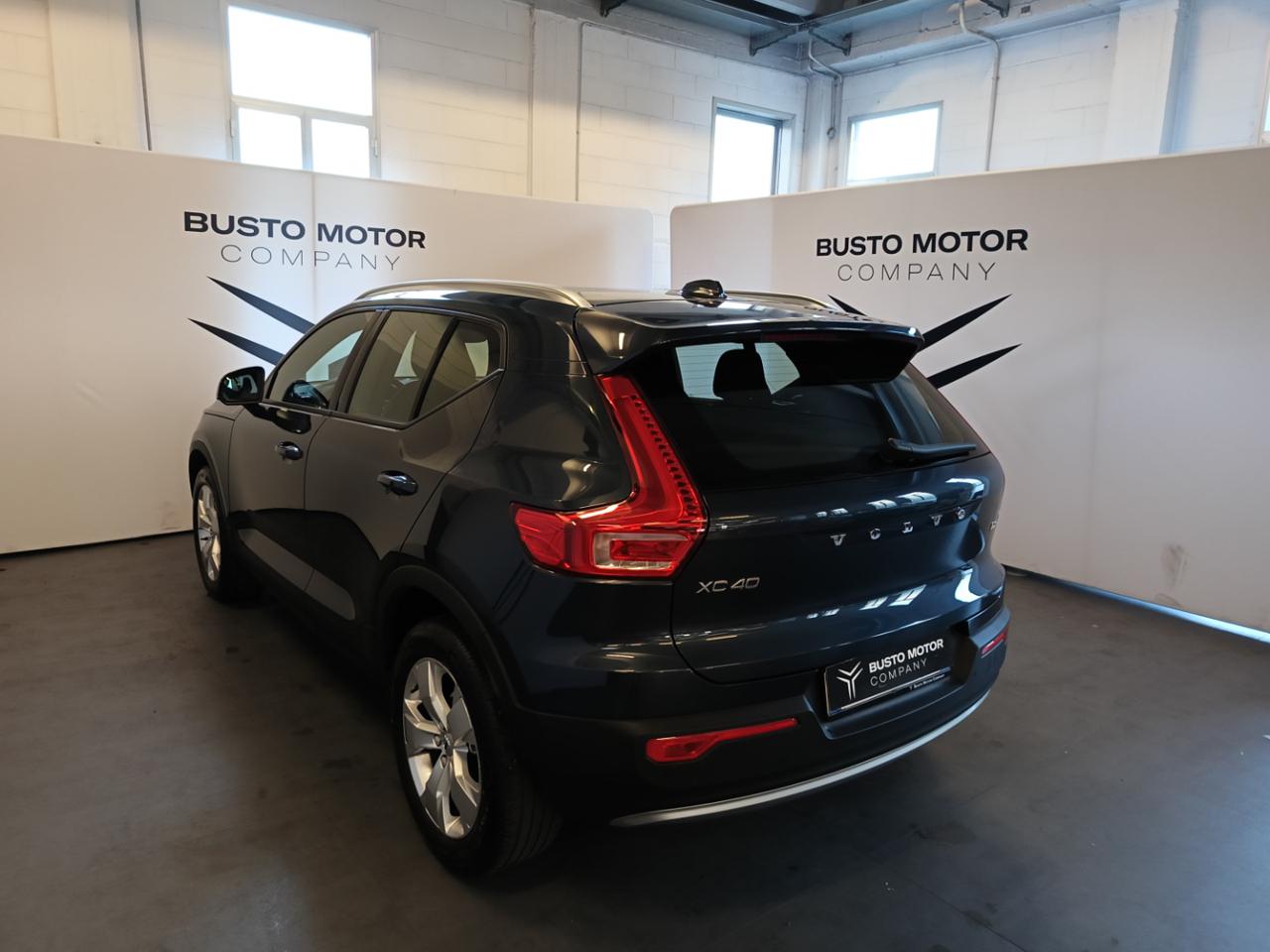 VOLVO XC40 T2 Automatico Momentum - 4