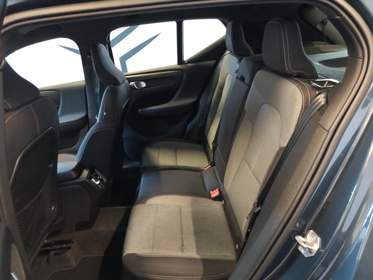 VOLVO XC40 T2 Automatico Momentum - 9