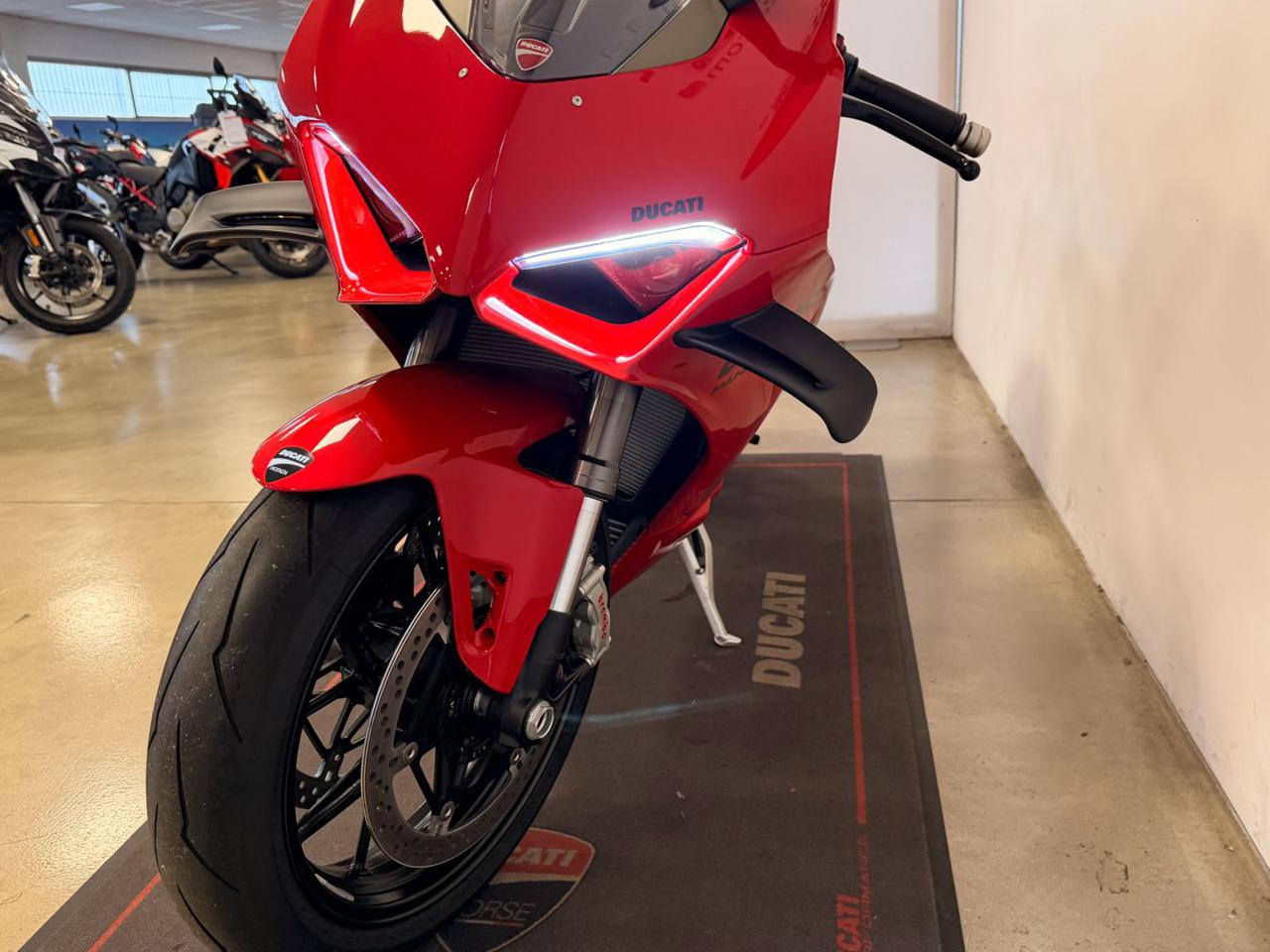 DUCATI Panigale V4 RED MY 2024 - 3
