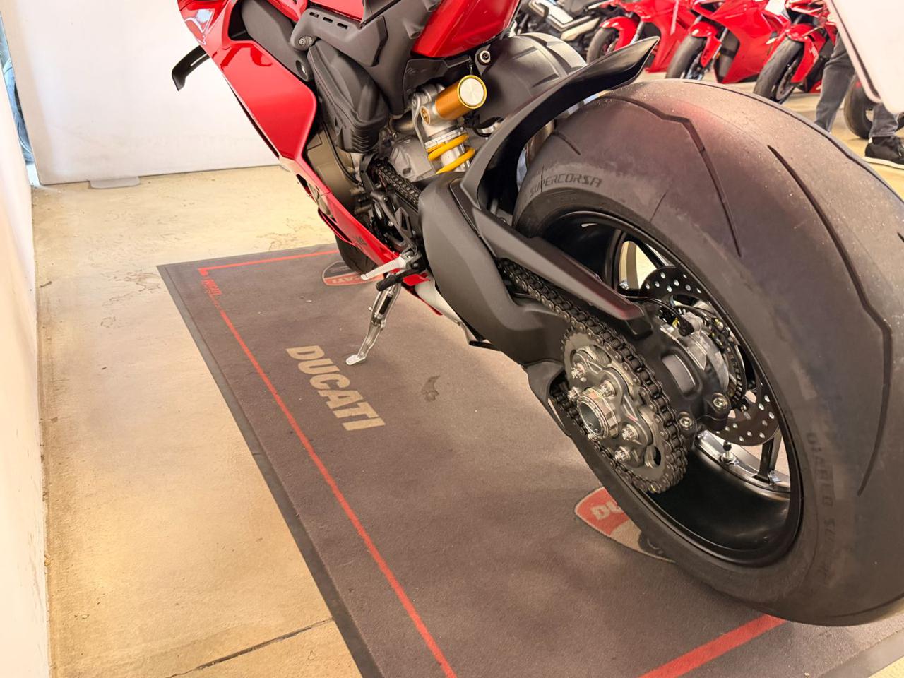 DUCATI Panigale V4 RED MY 2024 - 8