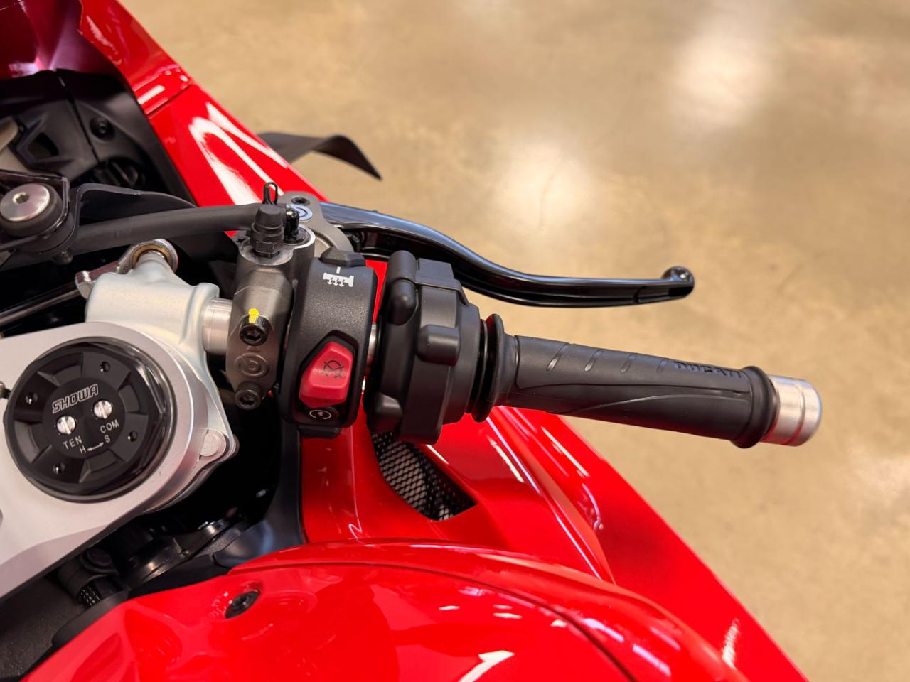 DUCATI Panigale V4 RED MY 2024 - 12