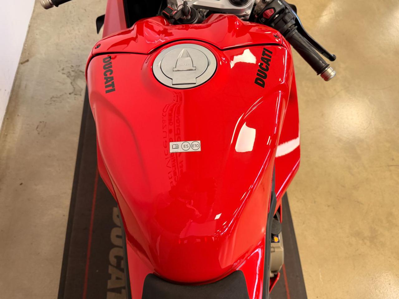 DUCATI Panigale V4 RED MY 2024 - 9