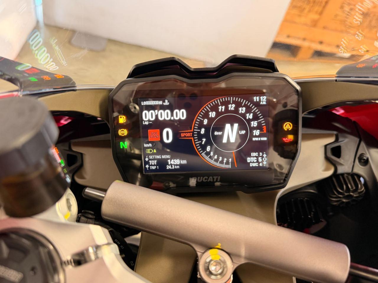 DUCATI Panigale V4 RED MY 2024 - 13
