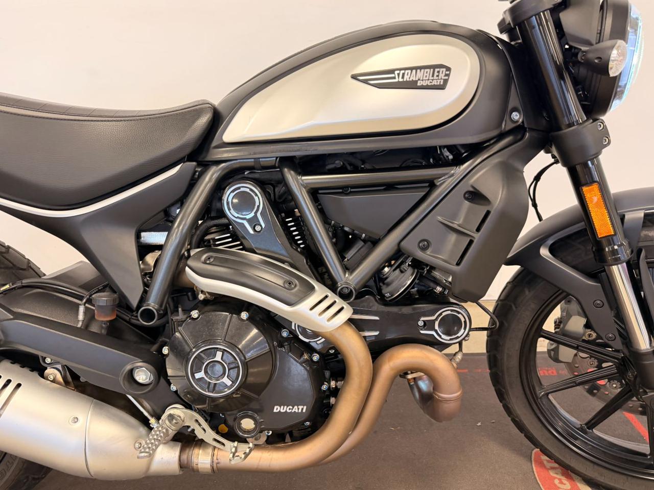 DUCATI Scrambler 800 ICON DARK - 5