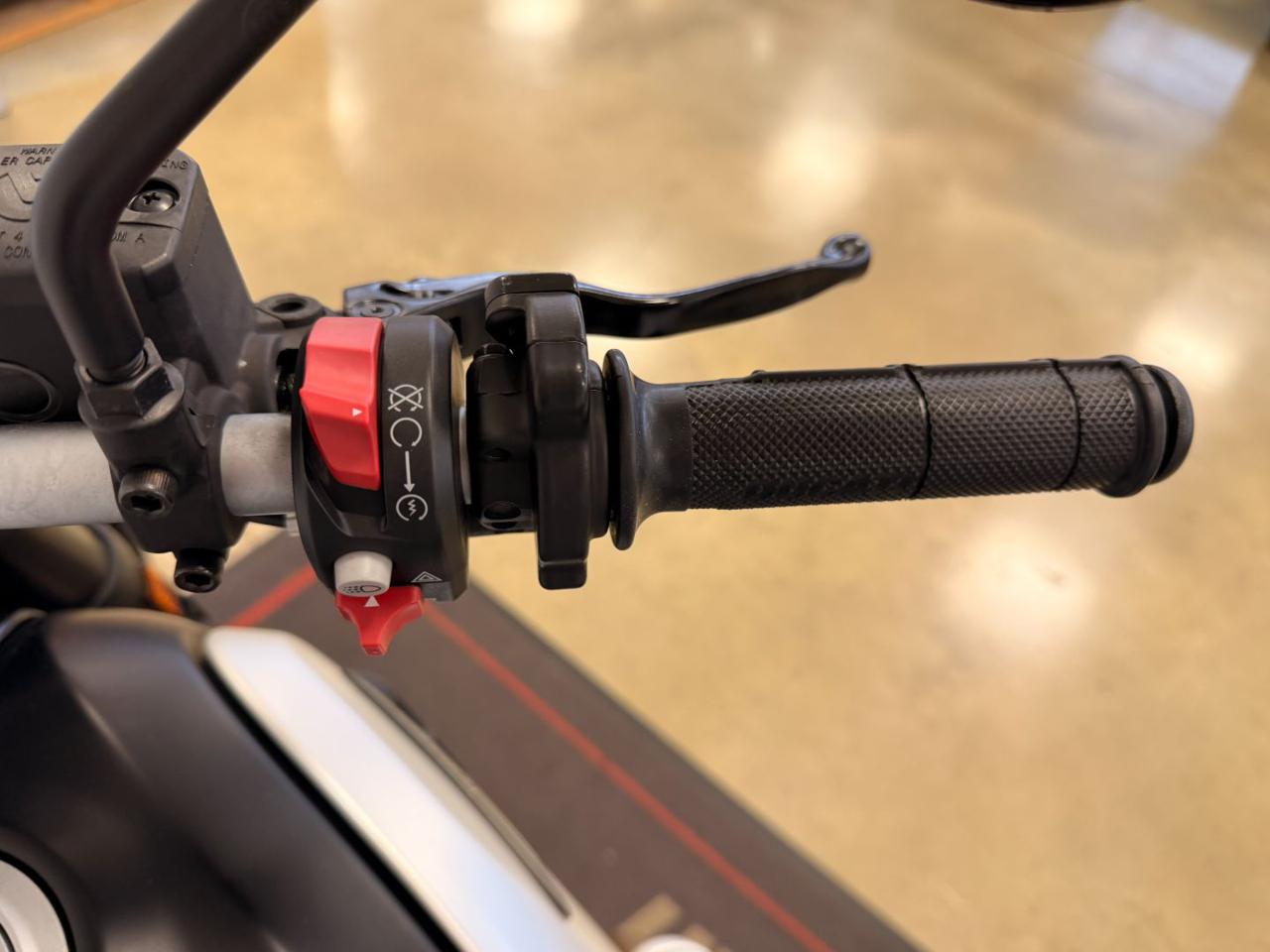 DUCATI Scrambler 800 ICON DARK - 12