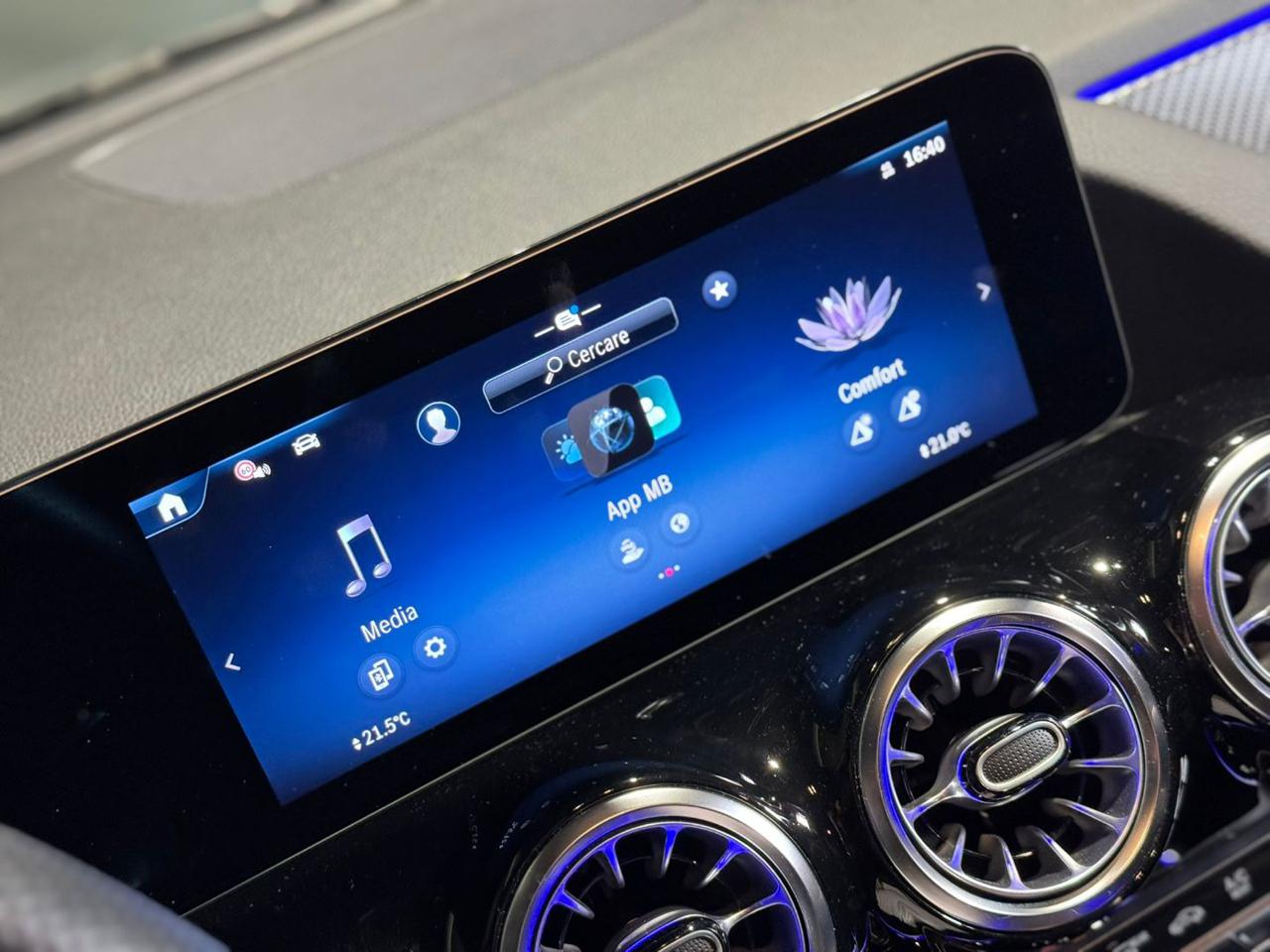 MERCEDES-BENZ GLA 200 d Automatic AMG Line Advanced Plus GANCIO TRAINO - 16