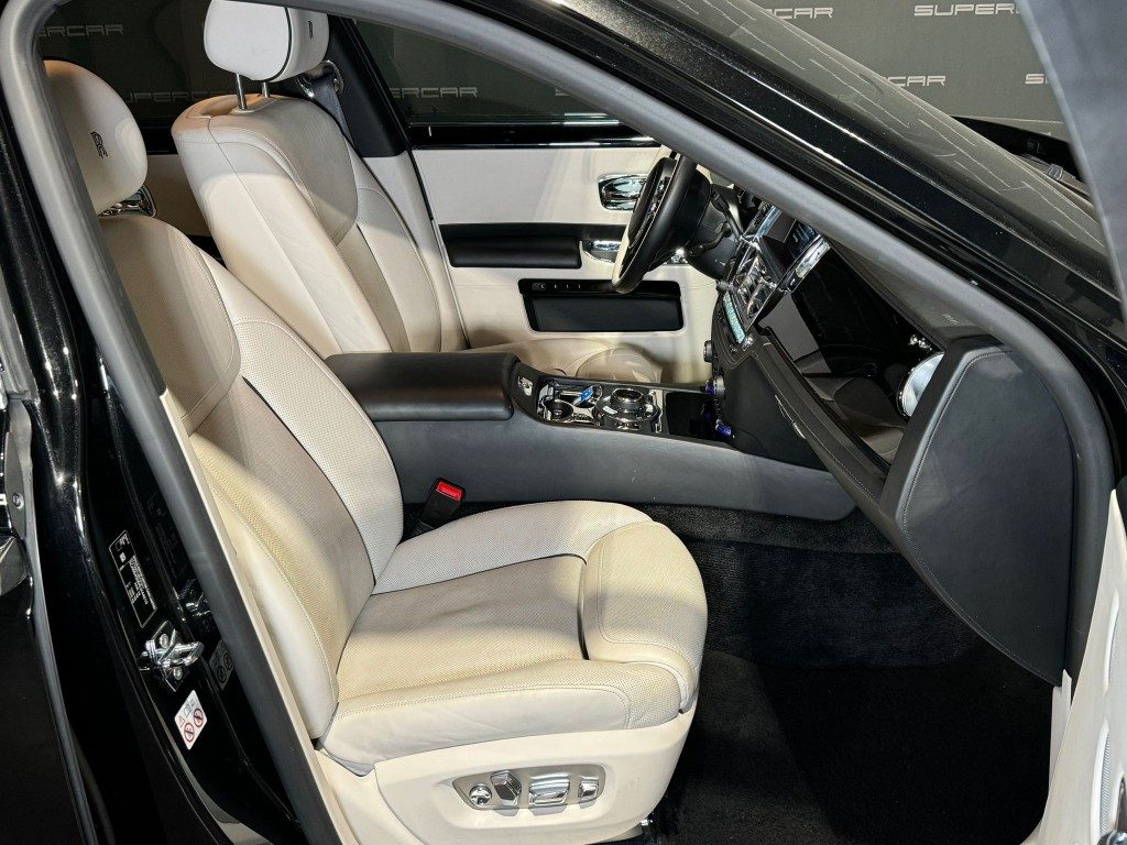 ROLLS-ROYCE Ghost Ghost - 12