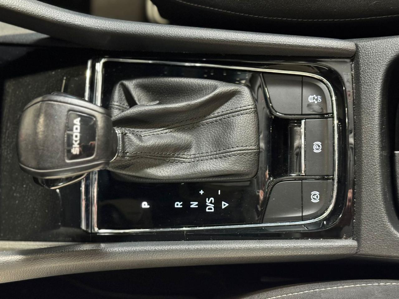 SKODA Karoq 2.0 TDI EVO SCR 115 CV DSG Executive - 17