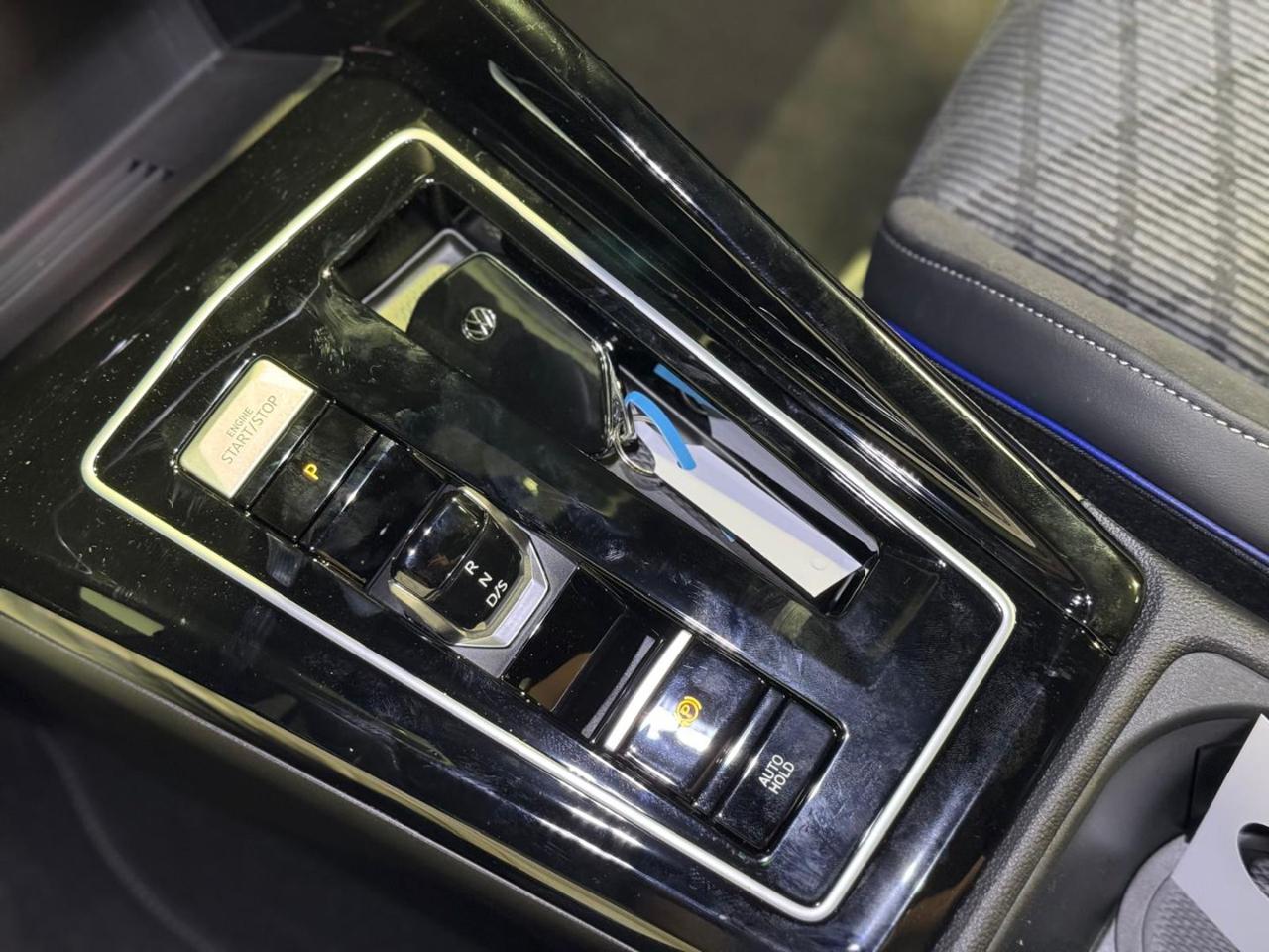 VOLKSWAGEN Golf 2.0 TDI 150 CV DSG SCR R-Line 30 YEARS - 17