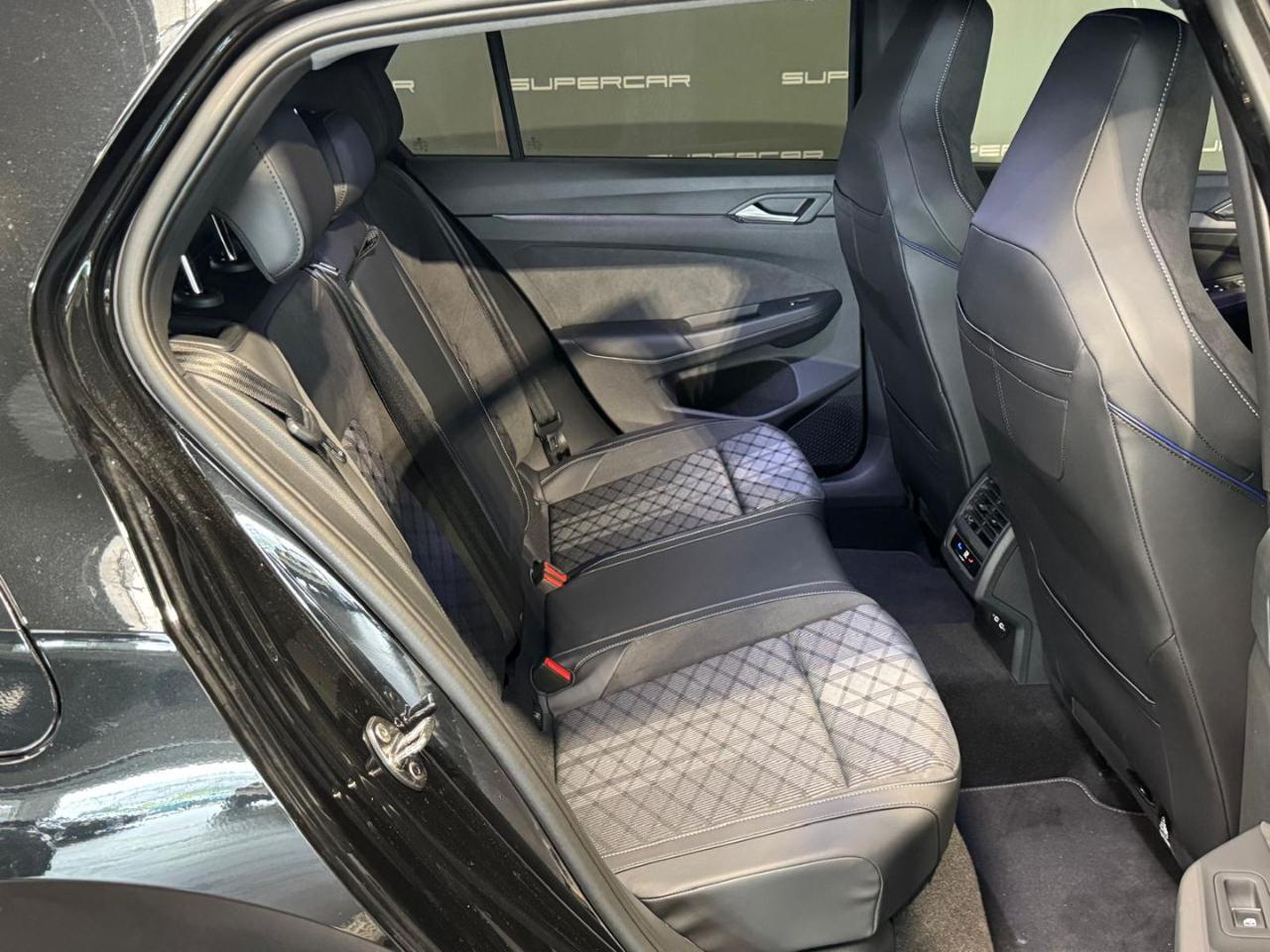 VOLKSWAGEN Golf 2.0 TDI 150 CV DSG SCR R-Line 30 YEARS - 13