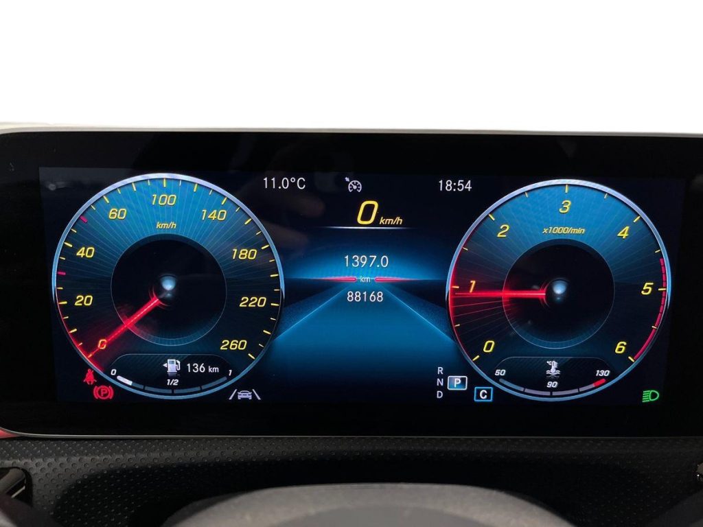 MERCEDES-BENZ CLA 180 d Automatic Premium - 8