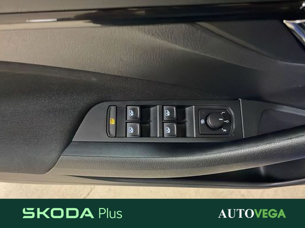 SKODA Kamiq 1.0 tsi black dots 95cv - 16