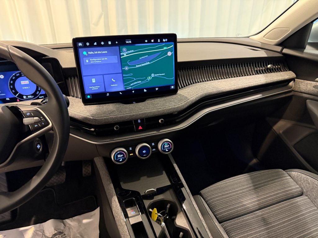 SKODA Superb 2.0 TDI DSG Wagon Selection Camera DAB+ LED Navi - 8