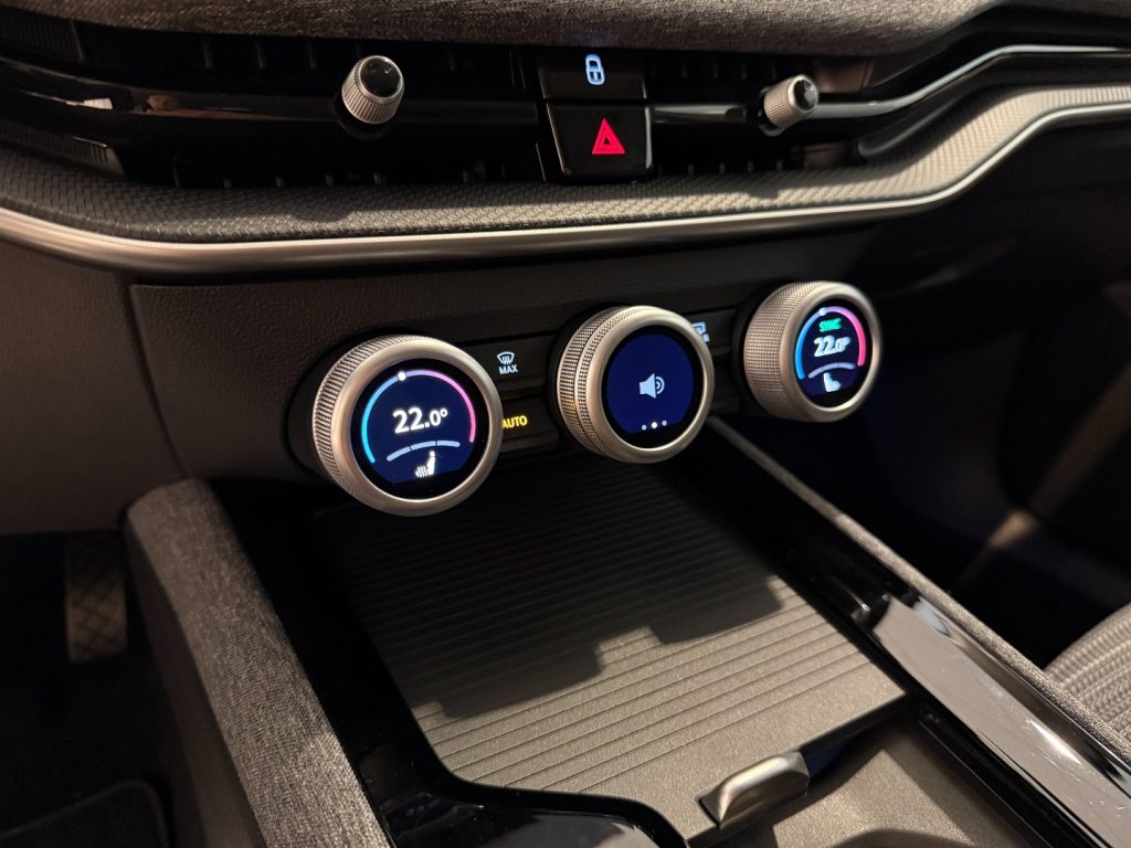 SKODA Superb 2.0 TDI DSG Wagon Selection Camera DAB+ LED Navi - 17