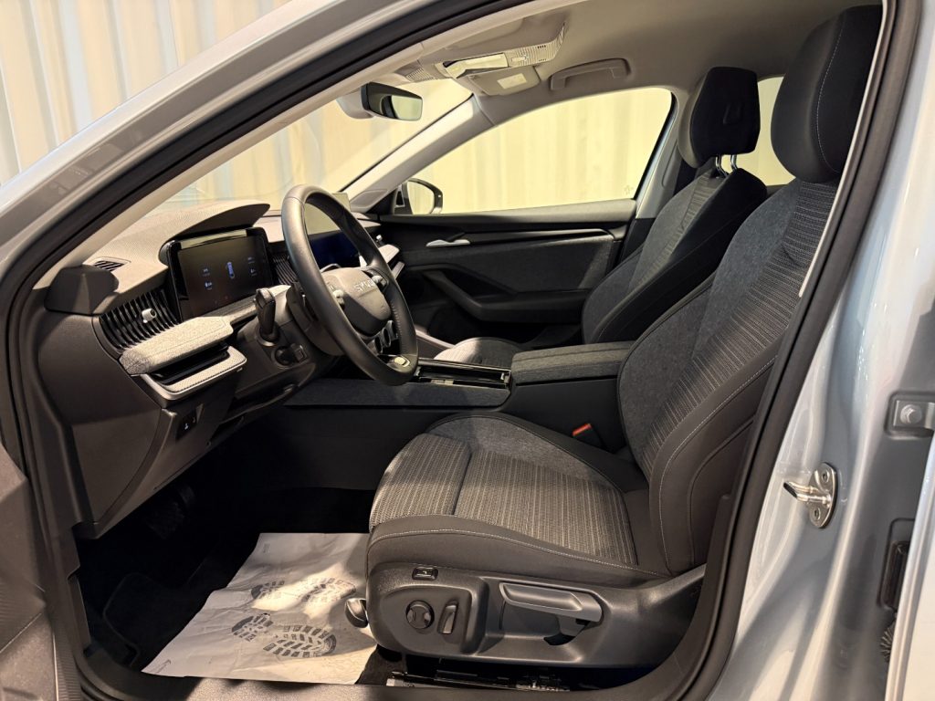 SKODA Superb 2.0 TDI DSG Wagon Selection Camera DAB+ LED Navi - 4