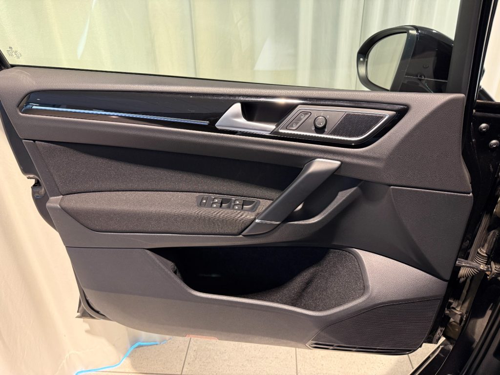 VOLKSWAGEN Golf Sportsvan 2.0 TDI DSG Highline Xenon Discover Pro Bluetooth - 16