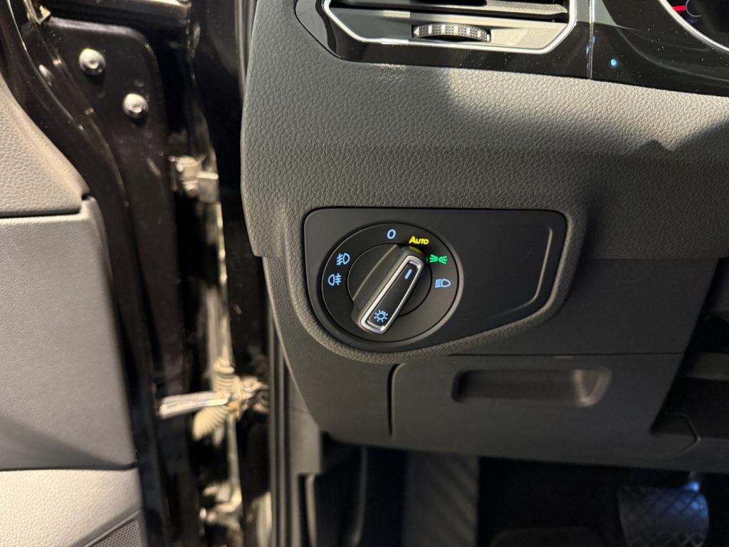 VOLKSWAGEN Golf Sportsvan 2.0 TDI DSG Highline Xenon Discover Pro Bluetooth - 9