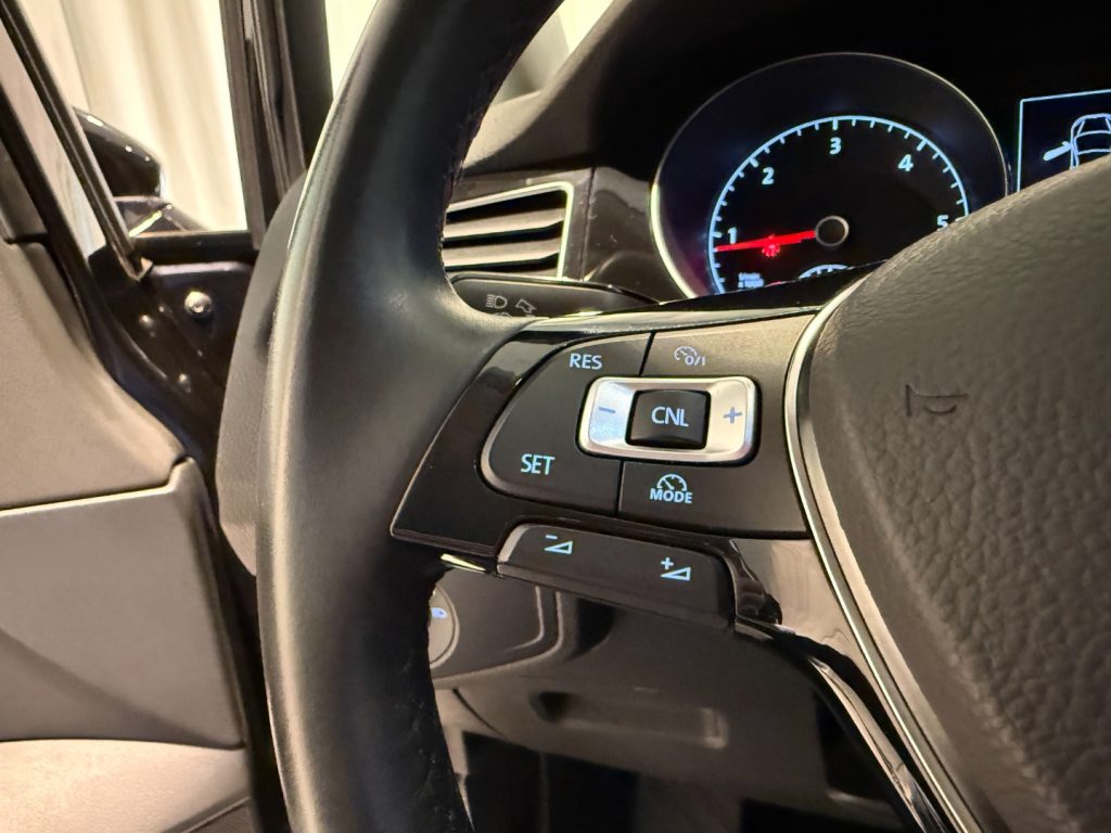 VOLKSWAGEN Golf Sportsvan 2.0 TDI DSG Highline Xenon Discover Pro Bluetooth - 10