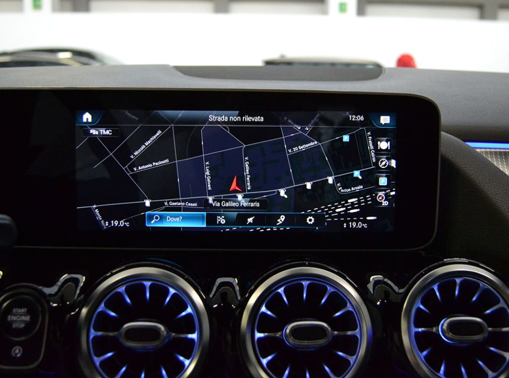 MERCEDES-BENZ GLA 200 Automatic Sport  Km 18.000  Iva Esposta ** - 7