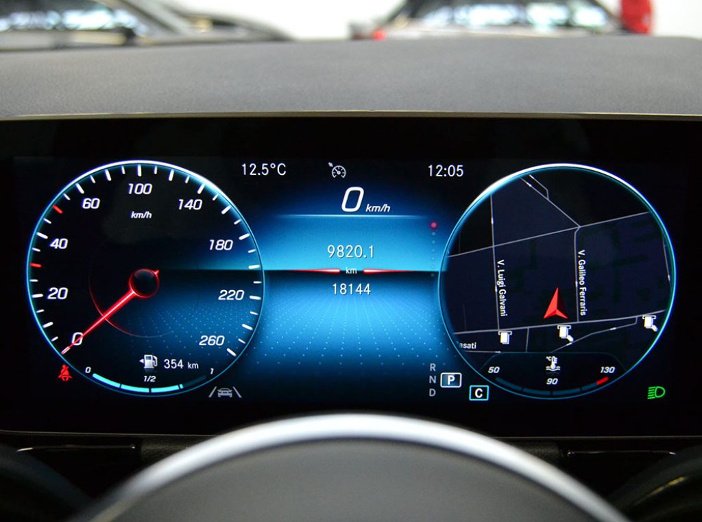 MERCEDES-BENZ GLA 200 Automatic Sport  Km 18.000  Iva Esposta ** - 12