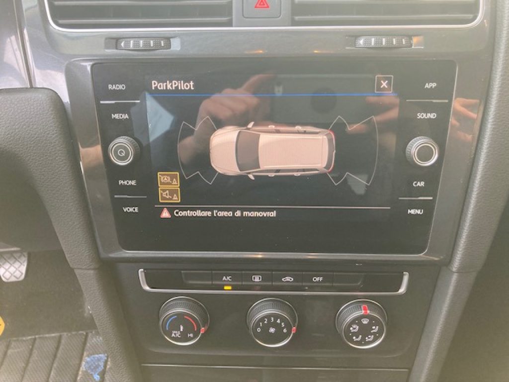 VOLKSWAGEN Golf Variant 1.6 TDI 115 CV Business BlueMotion Technology - 19