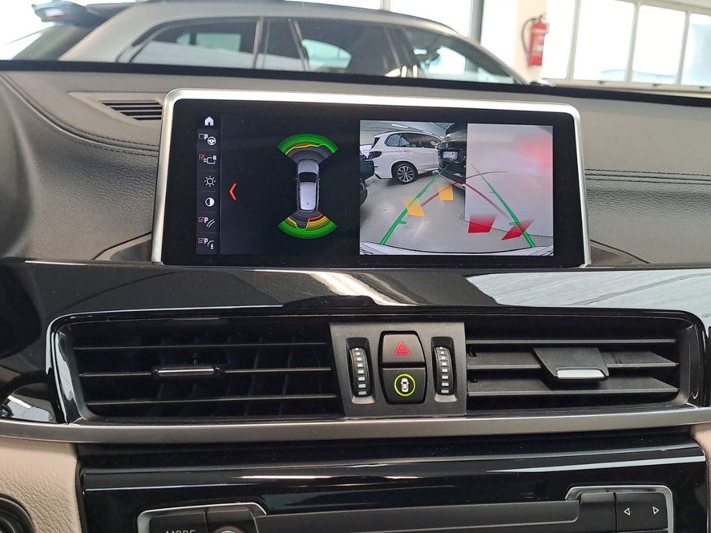 BMW X1 sDrive18d xLine Aut. + Tetto Apr. - 12