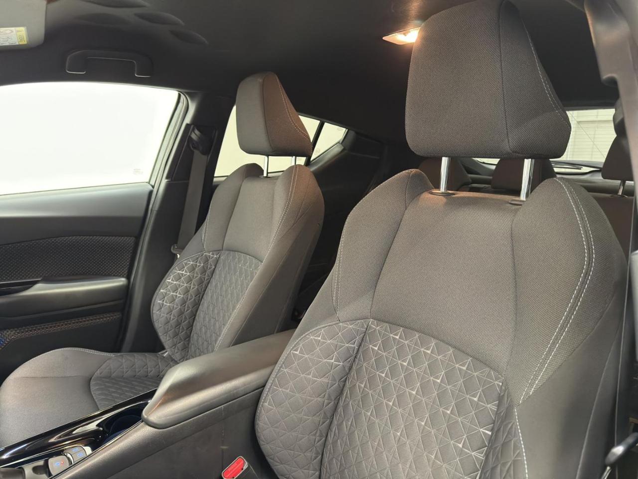 TOYOTA C-HR 2.0 Hybrid E-CVT Lounge*FORMULA S* - 10