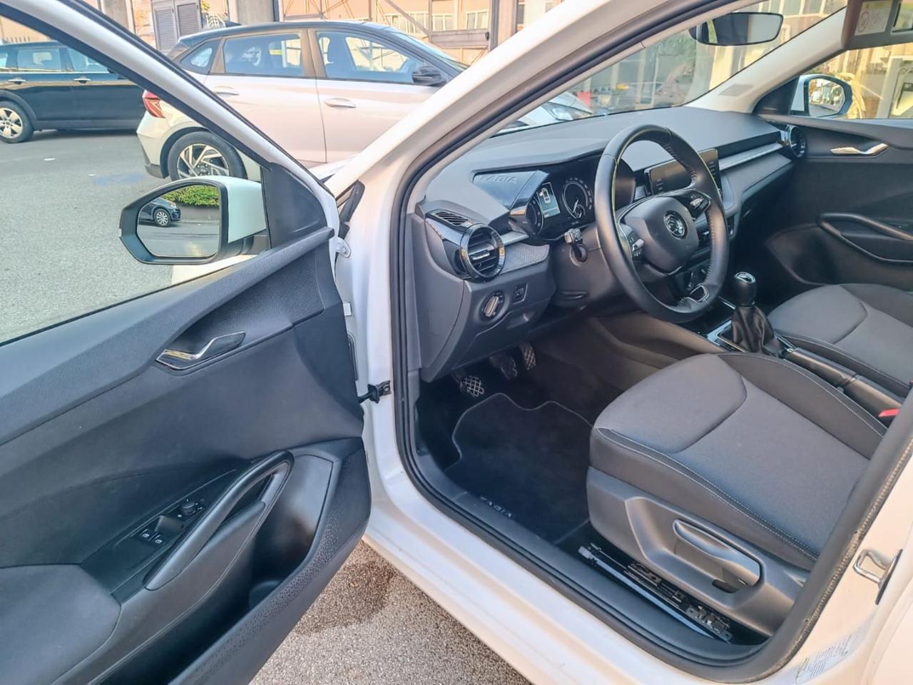 SKODA Fabia 1.0 MPI 65 CV Ambition - 23