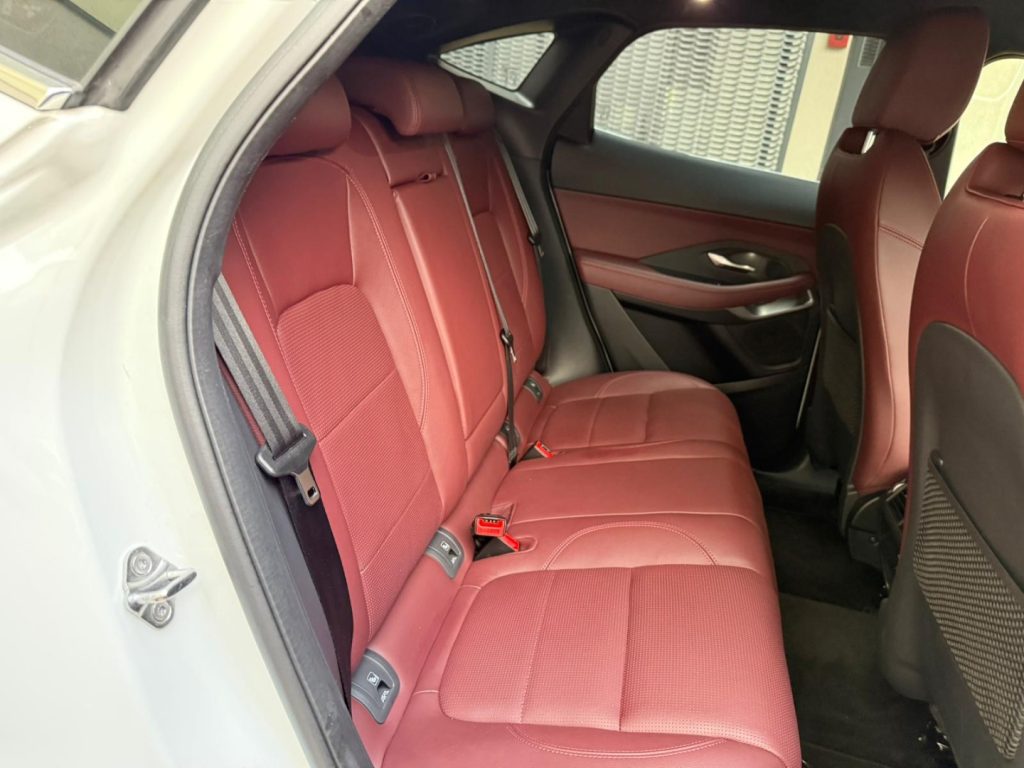 JAGUAR E-Pace 2.0D I4 163 CV AWD Auto R-Dynamic S - 29