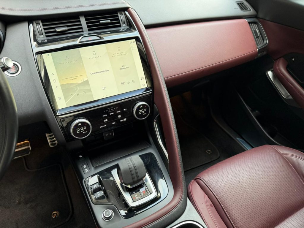 JAGUAR E-Pace 2.0D I4 163 CV AWD Auto R-Dynamic S - 16