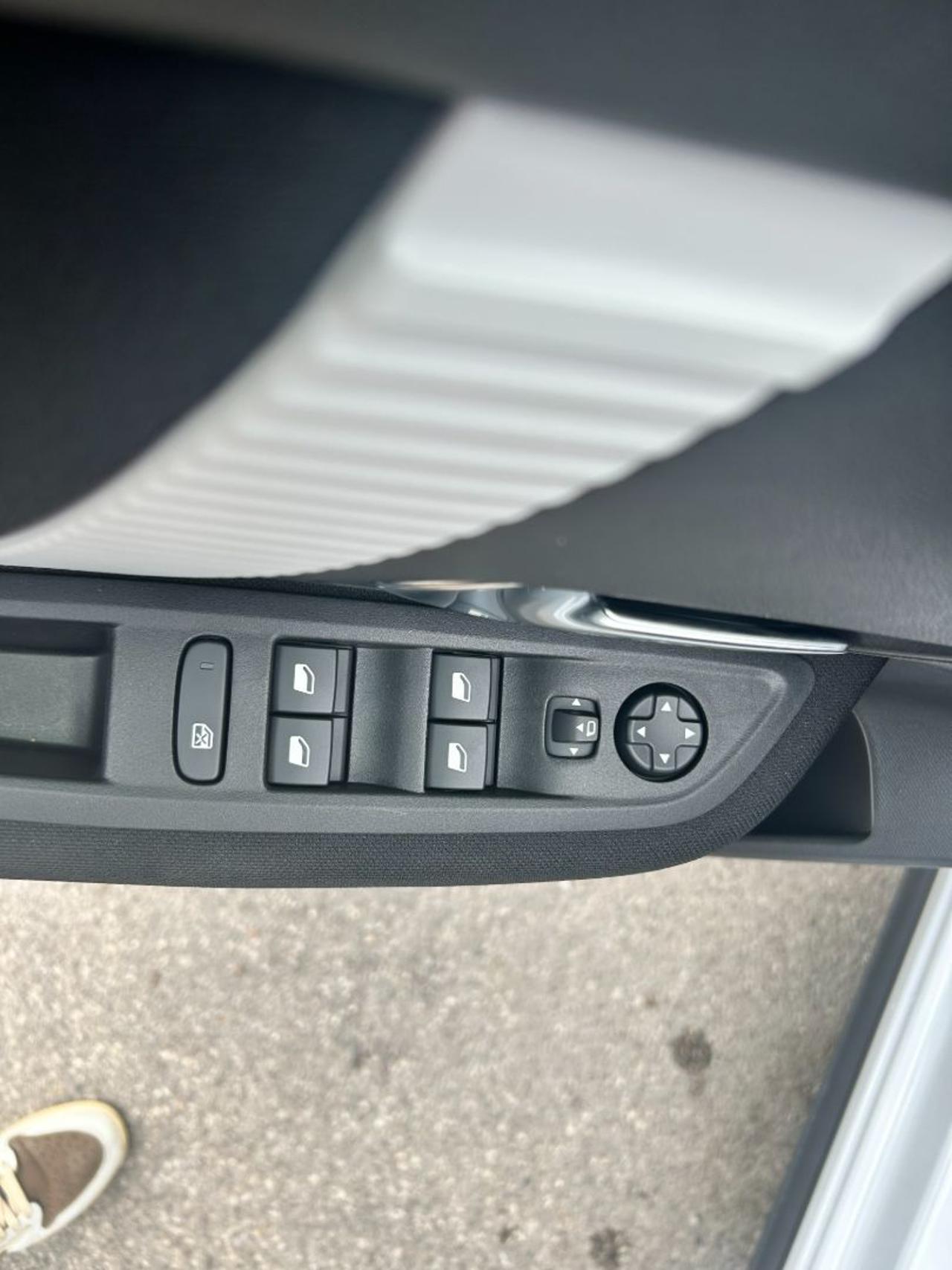 CITROEN C4 Hybrid 145 e-DCS6 Plus - 11