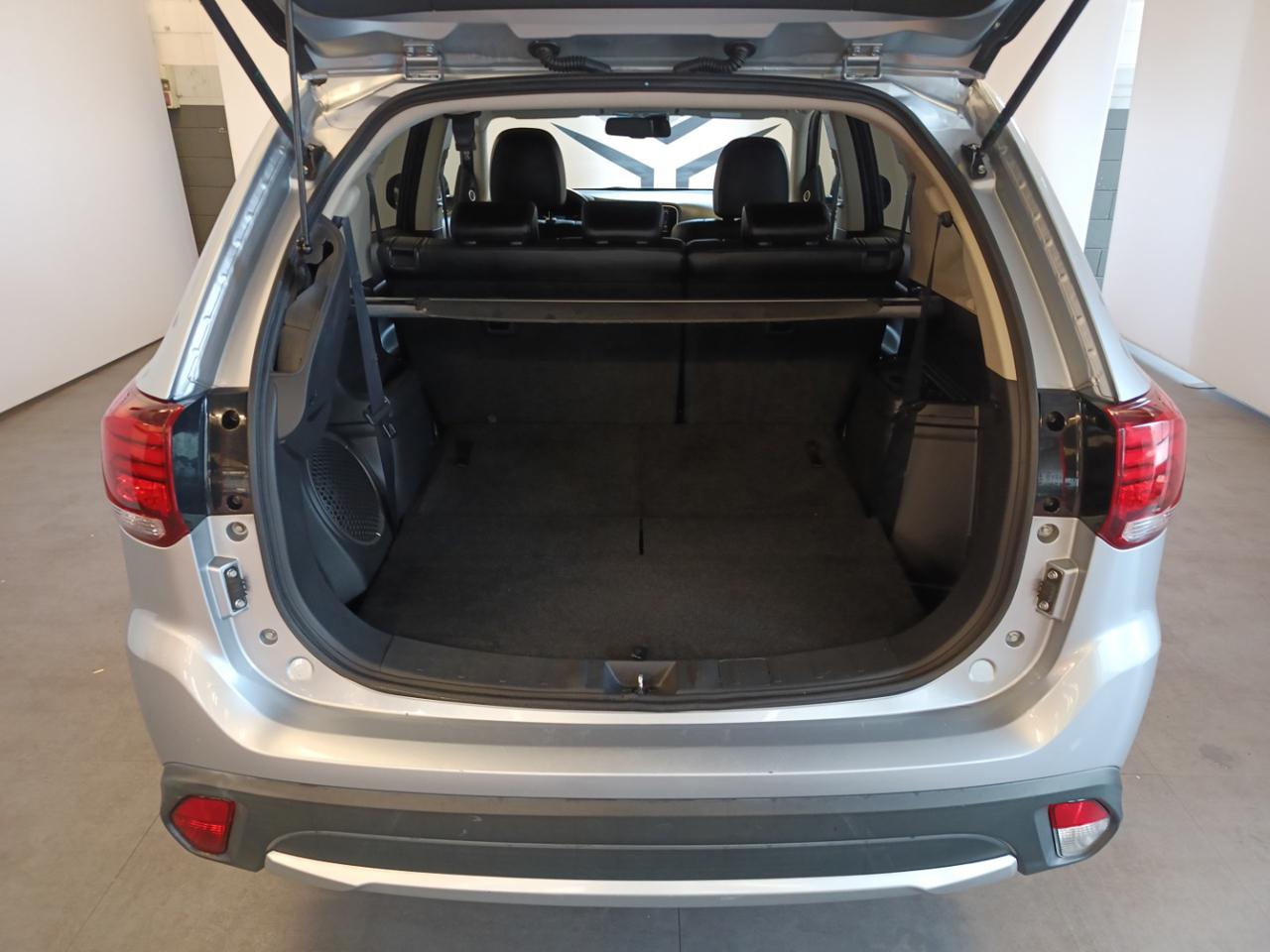 MITSUBISHI Outlander 2.2 DI-D 4WD Instyle Automatico - 10