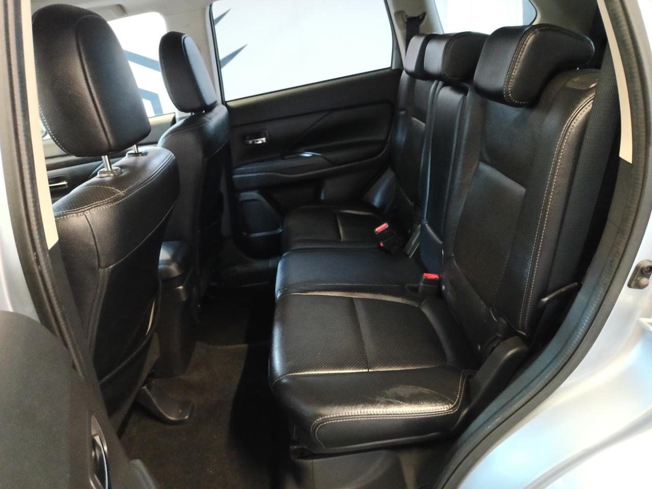 MITSUBISHI Outlander 2.2 DI-D 4WD Instyle Automatico - 9