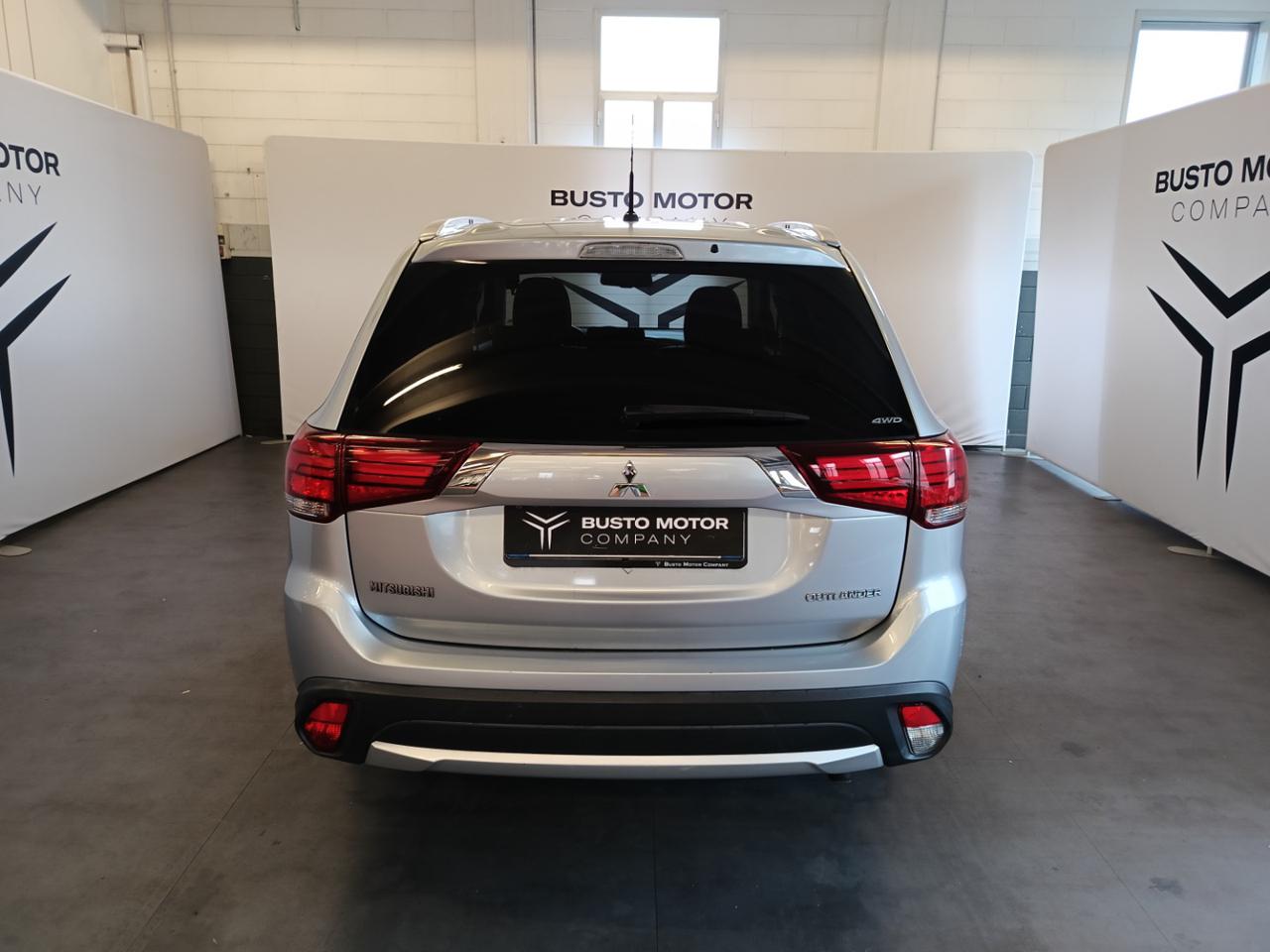 MITSUBISHI Outlander 2.2 DI-D 4WD Instyle Automatico - 5