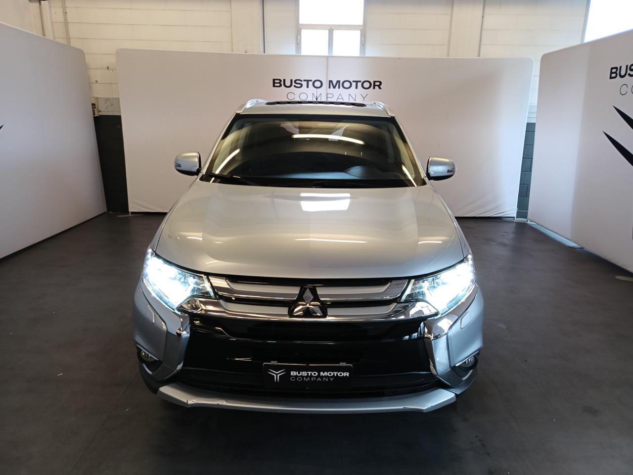 MITSUBISHI Outlander 2.2 DI-D 4WD Instyle Automatico - 2