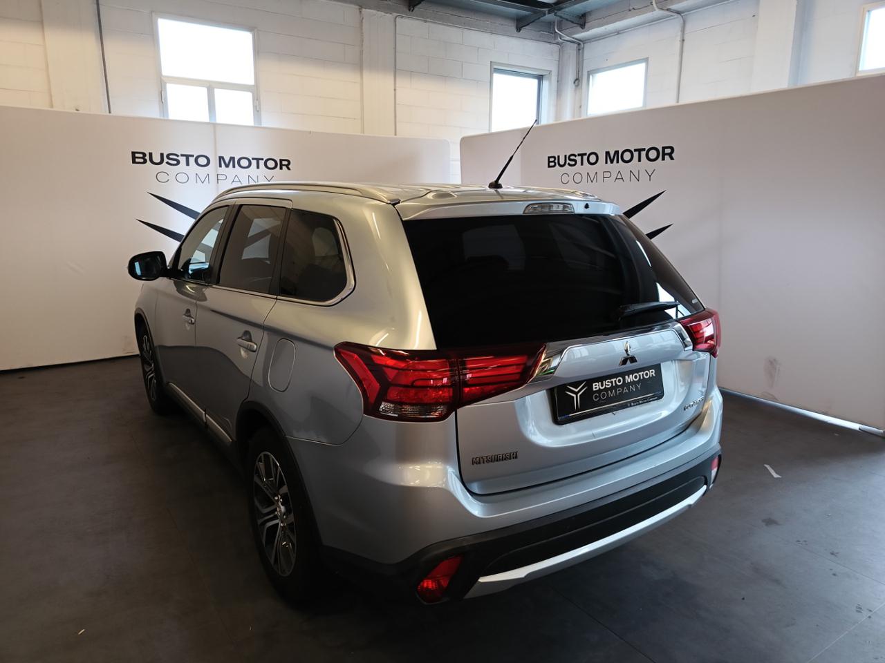MITSUBISHI Outlander 2.2 DI-D 4WD Instyle Automatico - 4