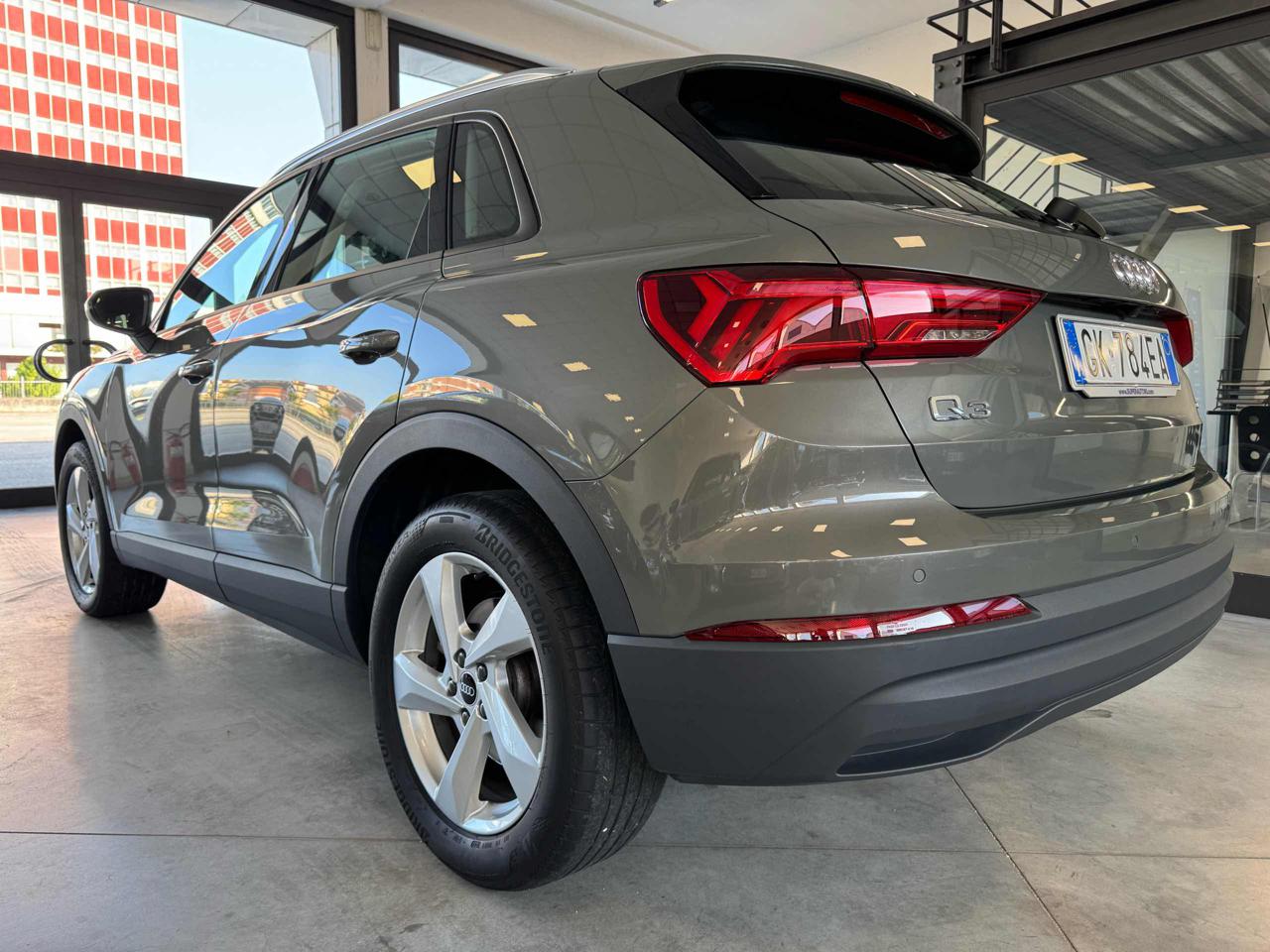 AUDI Q3 40 TDI quattro S tronic Business - 5