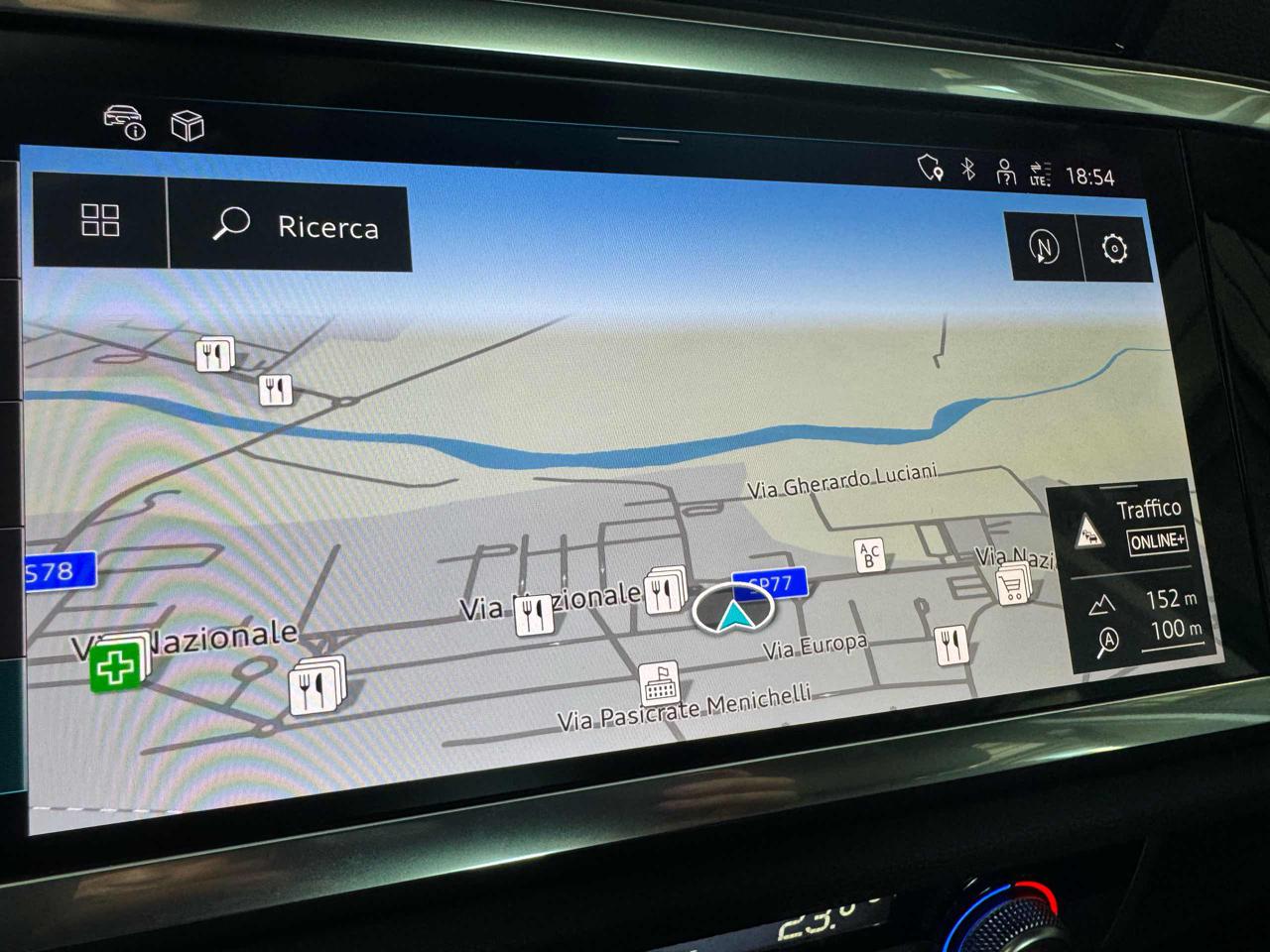 AUDI Q3 40 TDI quattro S tronic Business - 14