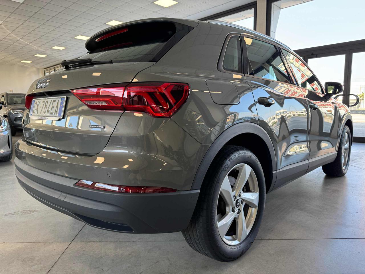 AUDI Q3 40 TDI quattro S tronic Business - 4